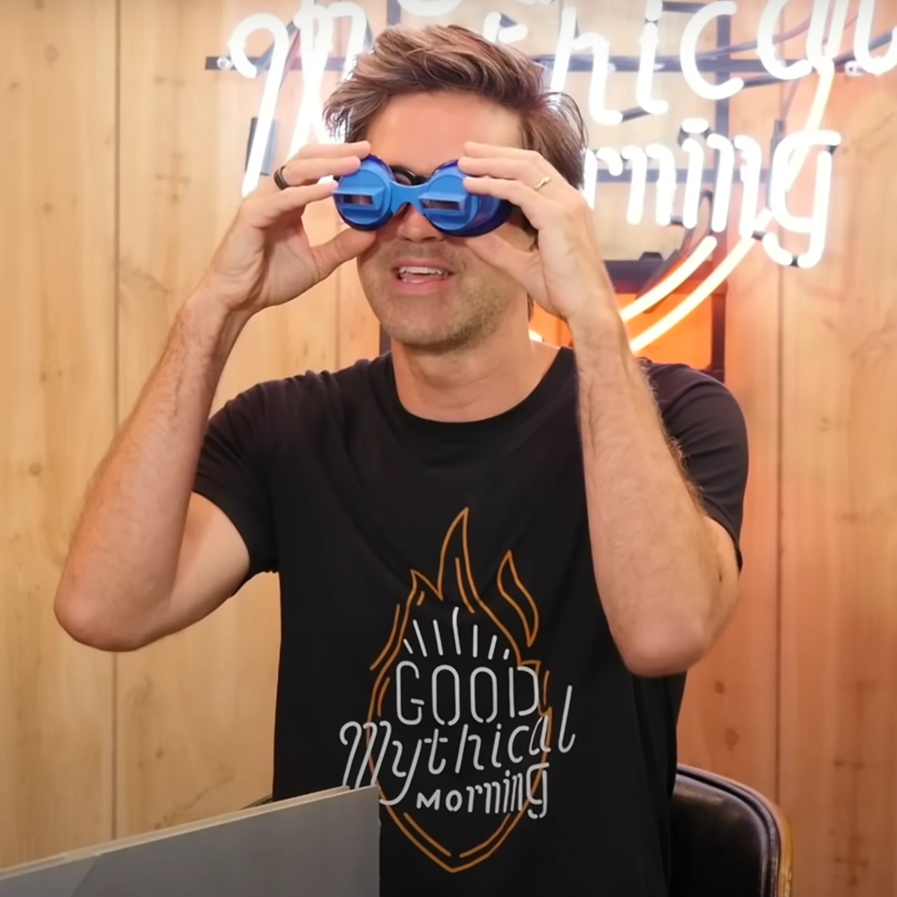 1017-gmm-neon-sign-tee-2.webp GMM Neon Sign Tee
